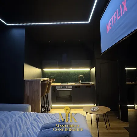 Le Minuit Cinema Prive, Coeur De *