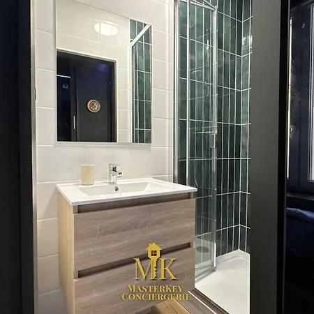 Le Minuit Cinema Prive, Coeur De Apartment